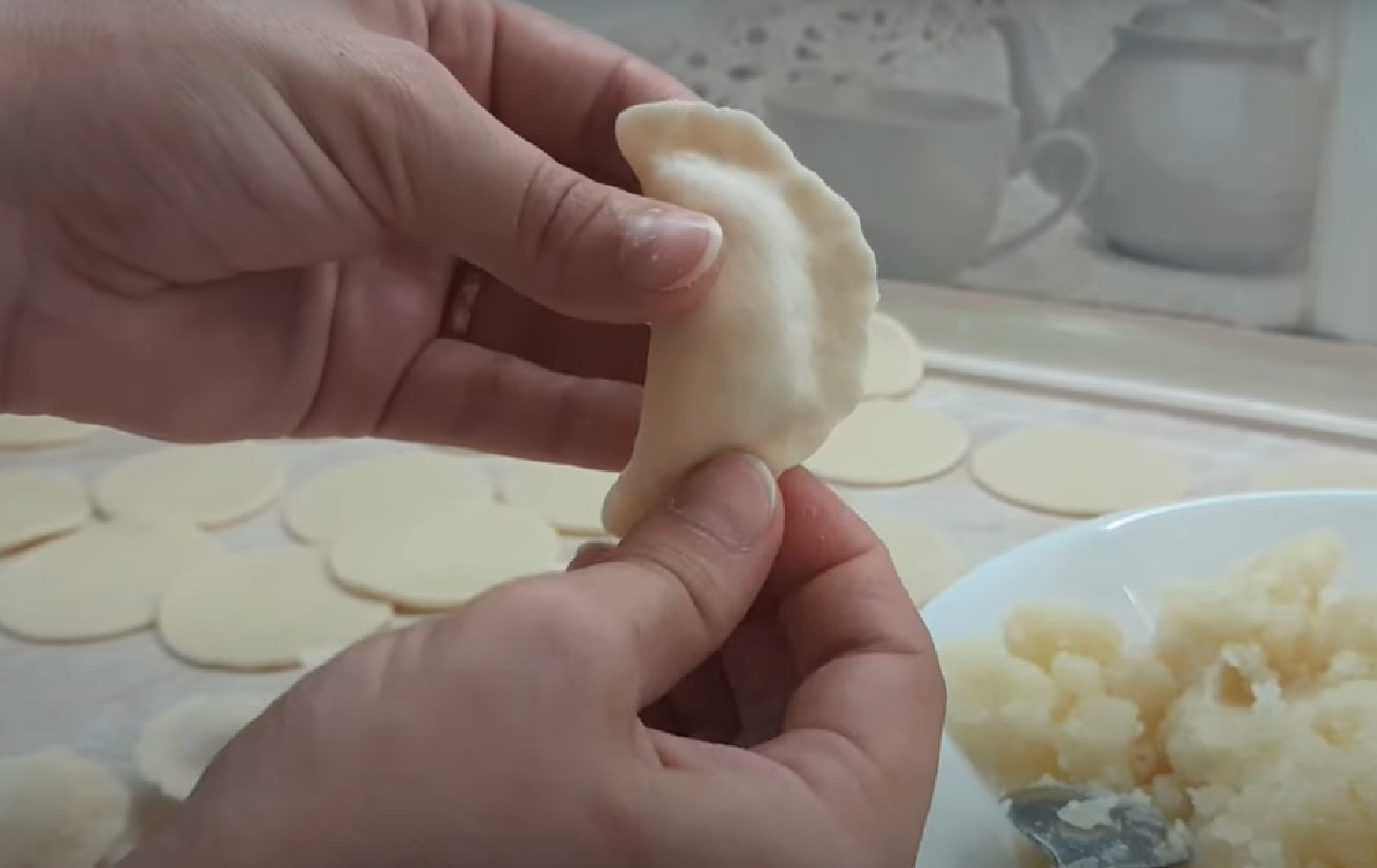 Такими ви їх ще не куштували: рецепт смажених вареників з картоплею